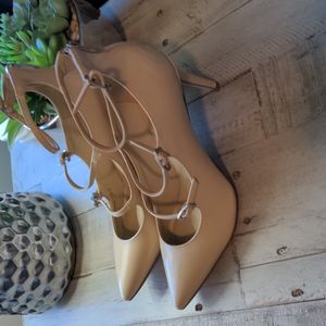 Marc Fisher nude 3 1/2 inch slim heel pointed closed toe strappy shoe size 8.5